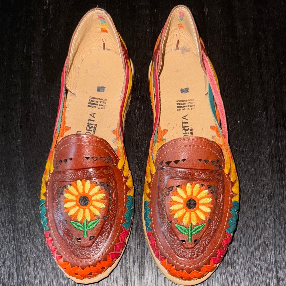 BRAND NEW-Artisan Brown Embroidered Loafers with Sunflower Design made in Mexico